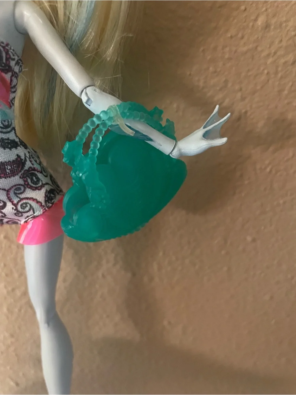 Lagoona Blue Beach Beastie Monster High Doll